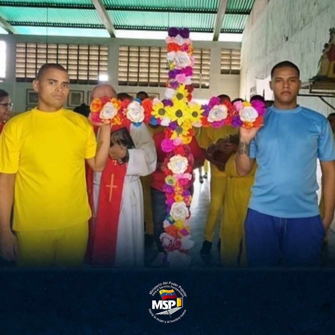 Vgrpc_MIJP's tweet photo. #10Jun Estas  actividades forman parte de los programas que garantiza el #Mppsp dentro de la libertad de culto y práctica de  actividades integrales dentro del centro penitenciario.
#VenezuelaJusticiaYPaz
#NicoTieneLasRiendas https://t.co/brT9uWt3nY