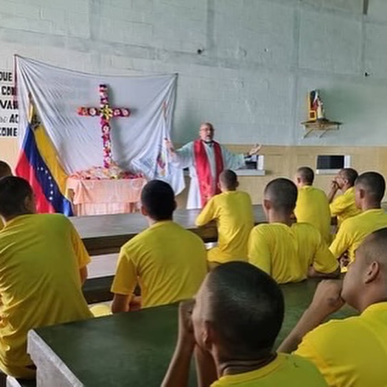 Vgrpc_MIJP's tweet photo. #10Jun Estas  actividades forman parte de los programas que garantiza el #Mppsp dentro de la libertad de culto y práctica de  actividades integrales dentro del centro penitenciario.
#VenezuelaJusticiaYPaz
#NicoTieneLasRiendas https://t.co/brT9uWt3nY