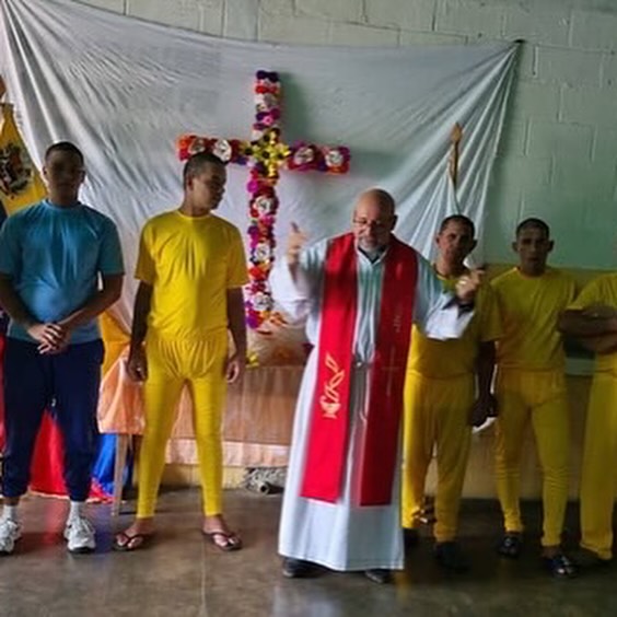 Vgrpc_MIJP's tweet photo. #10Jun Estas  actividades forman parte de los programas que garantiza el #Mppsp dentro de la libertad de culto y práctica de  actividades integrales dentro del centro penitenciario.
#VenezuelaJusticiaYPaz
#NicoTieneLasRiendas https://t.co/brT9uWt3nY