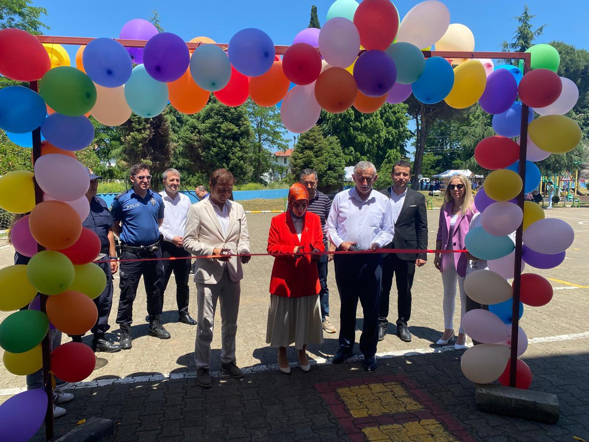 gulyalikaymakam's tweet photo. Gülyalı Kaymakamımız Sn. Hatice ÜSTÜN bugün Turnasuyu ilkokulunda düzenlenen kermese katılmış ,vatandaşlarımızla sohbet etmiştir . https://t.co/6D7T7Yg8sI