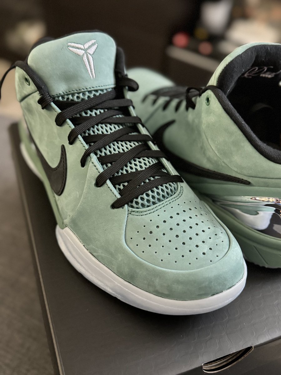 Kobe IV protro “girl dad”, this actually pretty clean 🔥