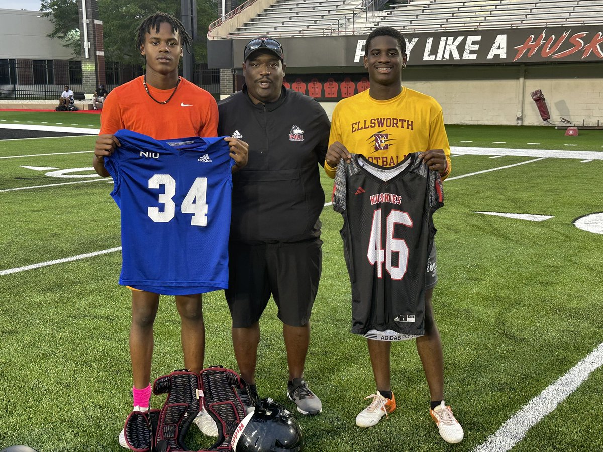 LaBrianC10's tweet photo. Great camp this weekend glad to come out get some good work and compete at NIU @NIU_Football @NIUCoachHammock @Ellsworth_CC_FB https://t.co/wdV4Gh5iph