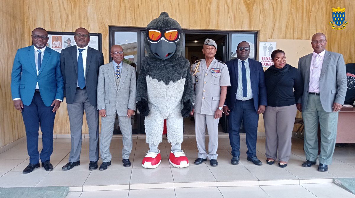 VilledePog's tweet photo. NGOZO, la mascotte du @10KPOG a fait un stop à l'Hôtel de ville de #Port_Gentil. L'occasion toute choisie pour immortaliser ces instants.
#rdvle23Juin2024
#10kmPog
#10kLePlusRapidedAfrique https://t.co/aTVgndF0K4