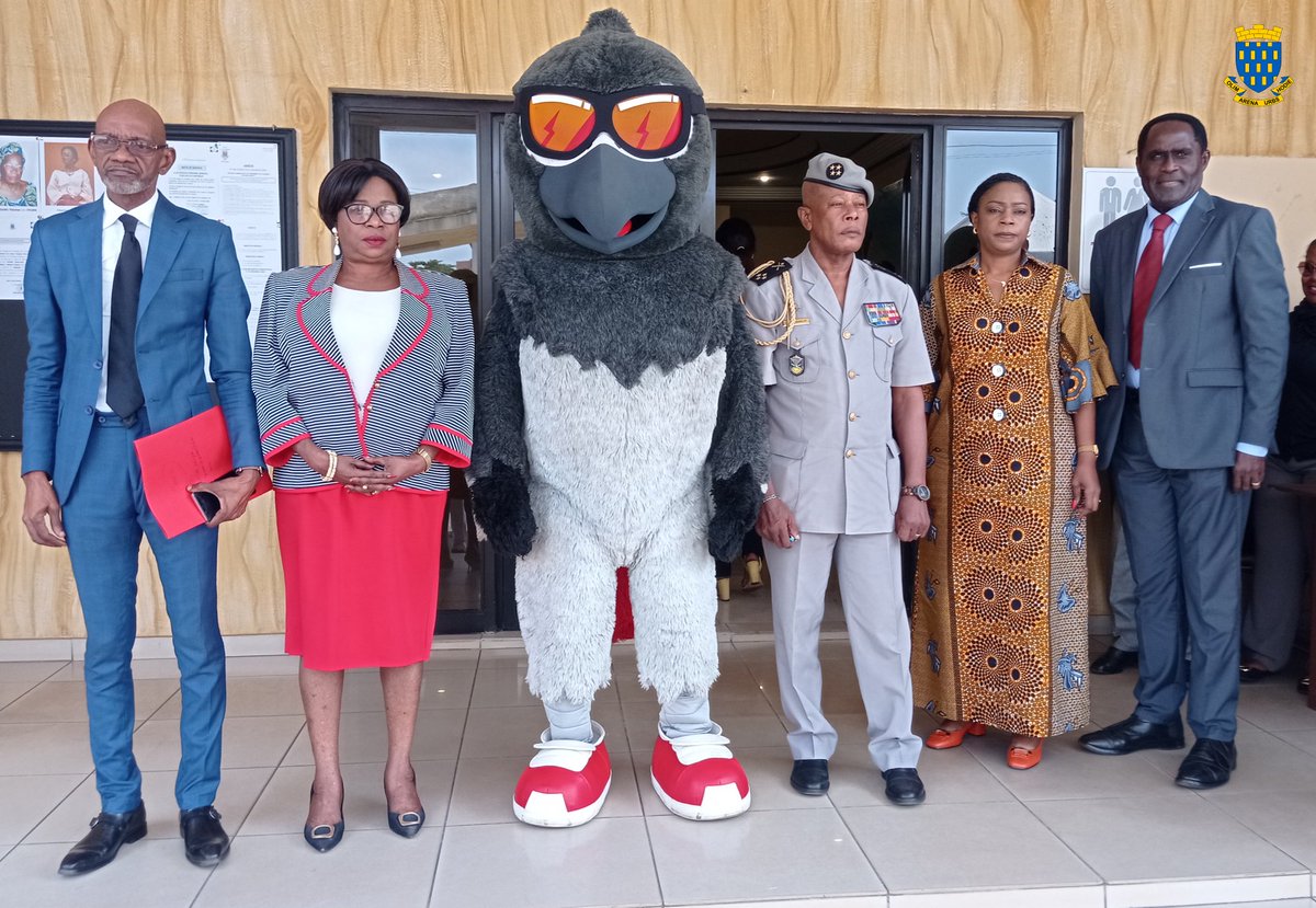 VilledePog's tweet photo. NGOZO, la mascotte du @10KPOG a fait un stop à l'Hôtel de ville de #Port_Gentil. L'occasion toute choisie pour immortaliser ces instants.
#rdvle23Juin2024
#10kmPog
#10kLePlusRapidedAfrique https://t.co/aTVgndF0K4