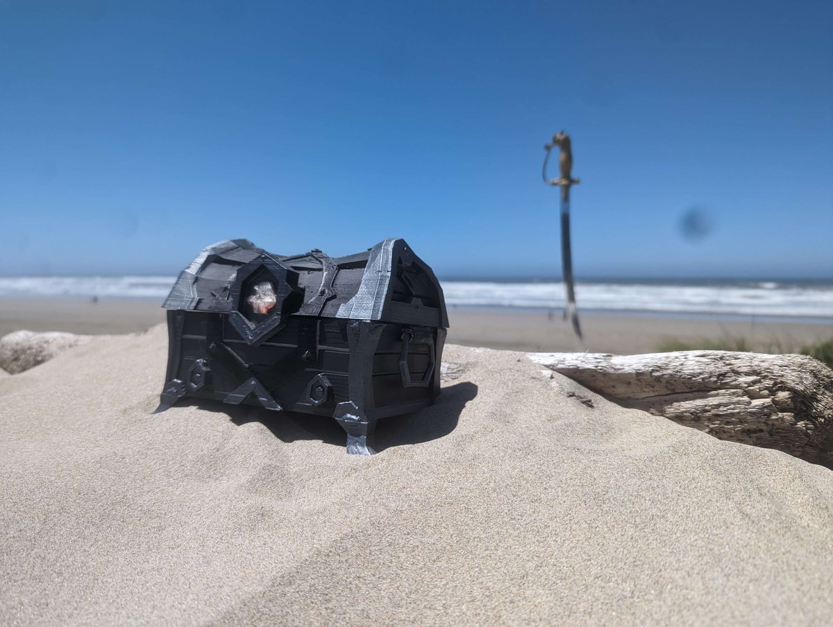 DwayneTotally's tweet photo. Finding an Athena Chest buried in the sands of the beach.

Finally, I have discovered the Funny Blue (red in this case) Chest on my vacation out to Oregon.
@SeaOfThieves #BeMorePirate #SeaOfThieves #photographicart https://t.co/bUFIMD48i0