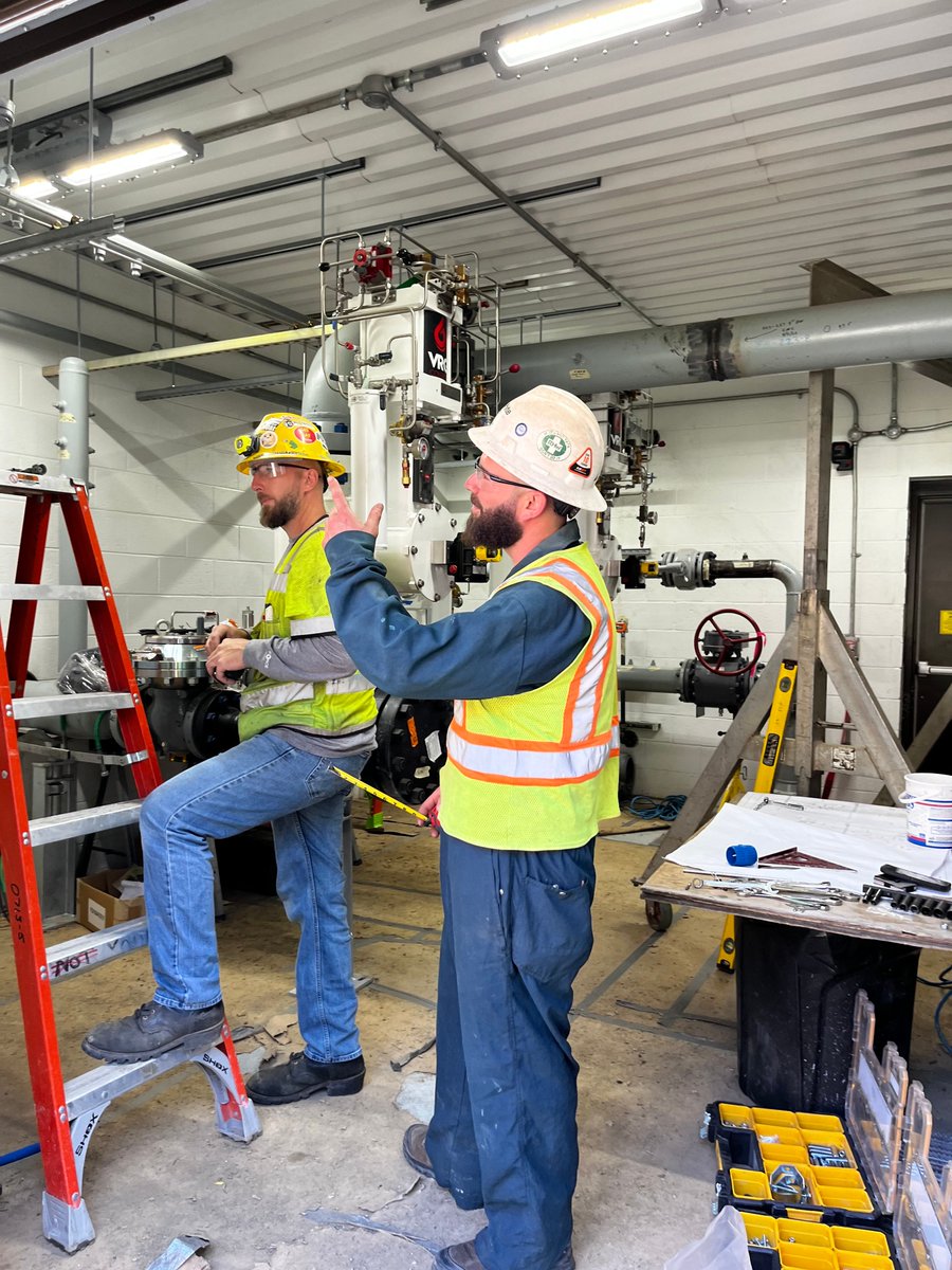 During a recent gas leak in West Hartford, our team was on-site 10 minutes after the call came in, &amp; they restored service completely after just a 2.5-hour service interruption. We're proud of our team's quick, safe response! More: cngcorp.com/es/w/cng-worke…
