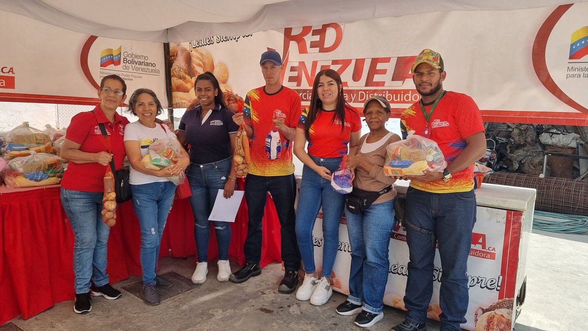 REDVZLA_OFICIAL's tweet photo. #InfoRed|| Red Venezuela en compromiso con el Presidente @nicolasmaduro y el Ministro M/G @lealtelleria se dió inicio a la distribución del Combo CLAP Especial para los abuelos y las abuelas, organizados y reunidos en los Círculos de Abuelos. https://t.co/WwS5a1PTQ3