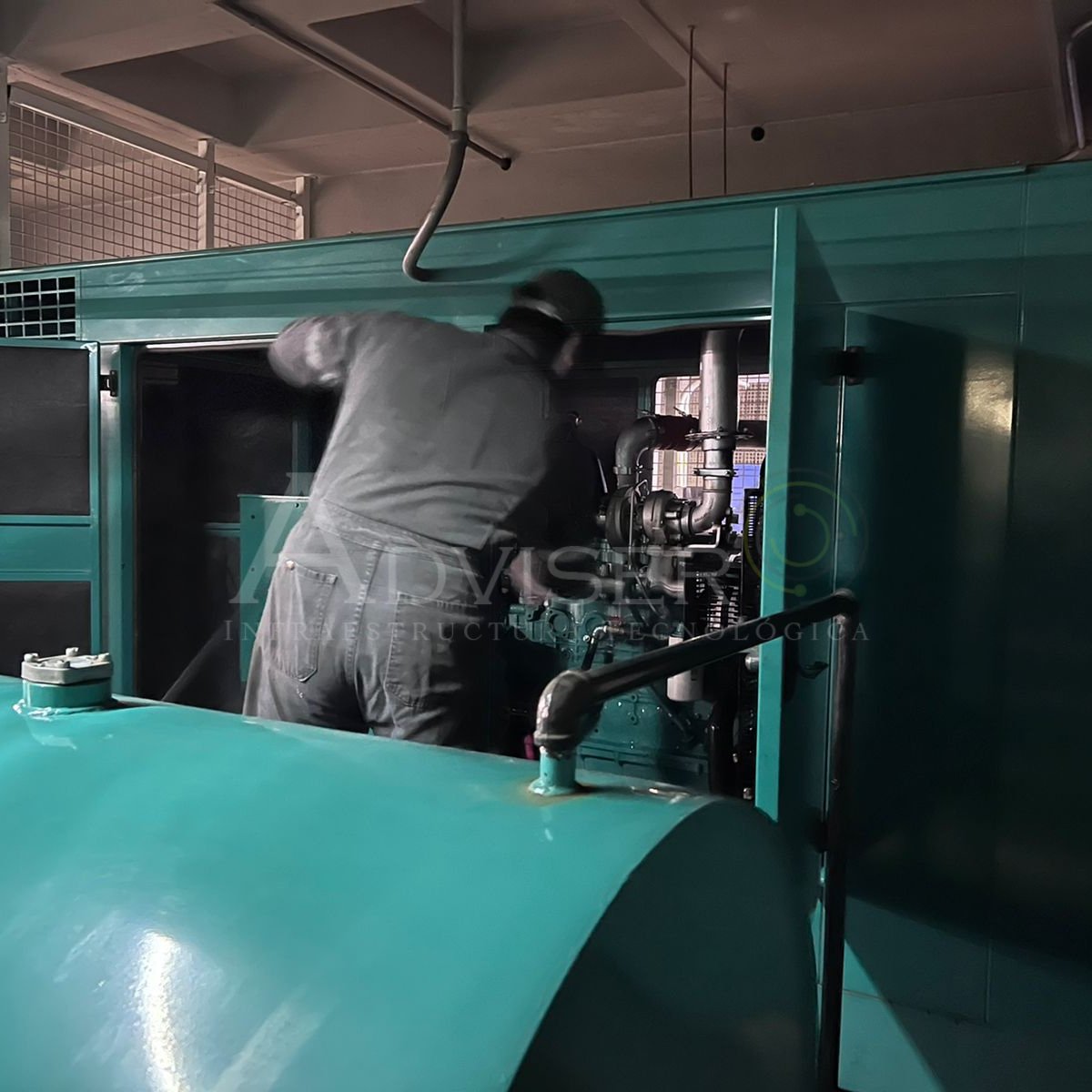 ¡Comenzamos el #Lunes con mucha energía!
Realizamos mantenimiento exhaustivo a #PlantasdeEmergencia. Nuestro equipo especializado y atención meticulosa, aseguramos que su sistema esté en óptimas condiciones para cualquier eventualidad. Priorizando seguridad y confiabilidad 😊👌