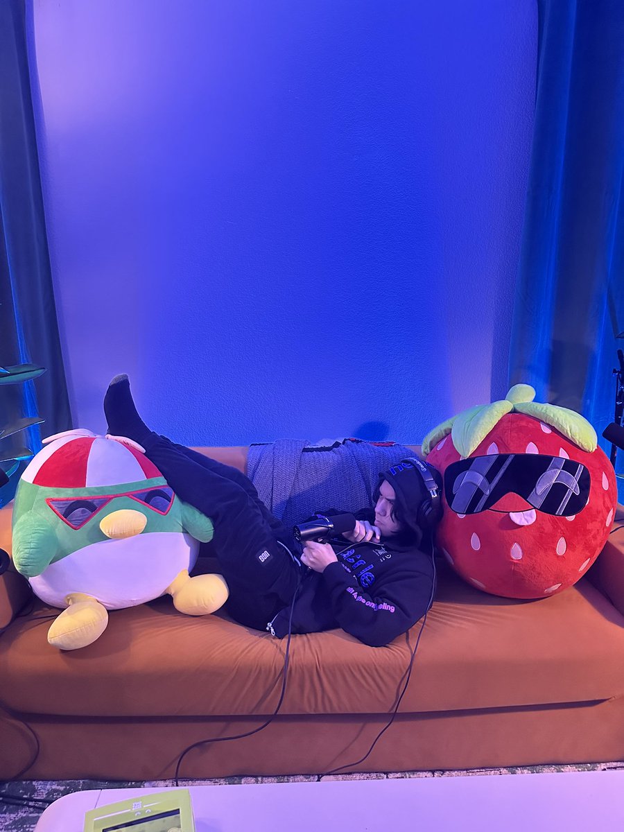 YumiMain's tweet photo. June 18th. 3 pm EST ⏰ YUMI PLUSHIE 🍓 

https://t.co/zMQZdHdJLl

Get a chance to win the big fella by purchasing a small fella 🔥 (pin-set available too 🤫) https://t.co/OAC4HSg2Kw