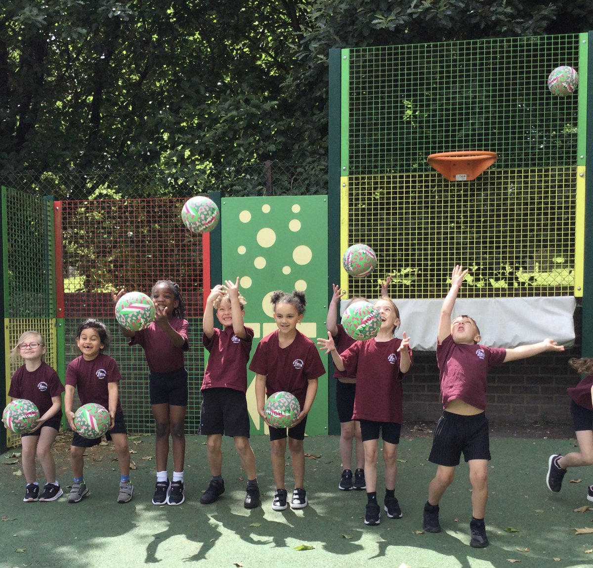 GGPrimary's tweet image. We were delighted to be joined by Mighty Netball today for a fantastic netball lesson and to receive our prize: a set of Mighty netballs and two sets of netball bibs. Thank you @MightyNetball 2 of 2