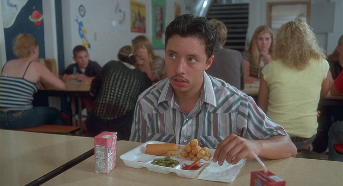 gran1te_mtn's tweet photo. Napoleon Dynamite hit theaters 20 years ago today.

With quirky humor and eccentric characters it was an unexpected sensation, overperforming at the box office while making an immediate cultural impact.

🧵Some interesting background: