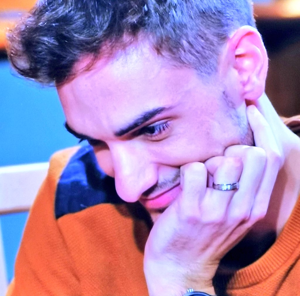 TheClownW's tweet photo. ⚫Dans 2 mois on va apprendre que Loic l'a trompé avec UN collègue ambulancier. #MariesAuPremierRegard #MAPR5 #MariesAu1erRegard #MAPR https://t.co/BnAWTUlkDn