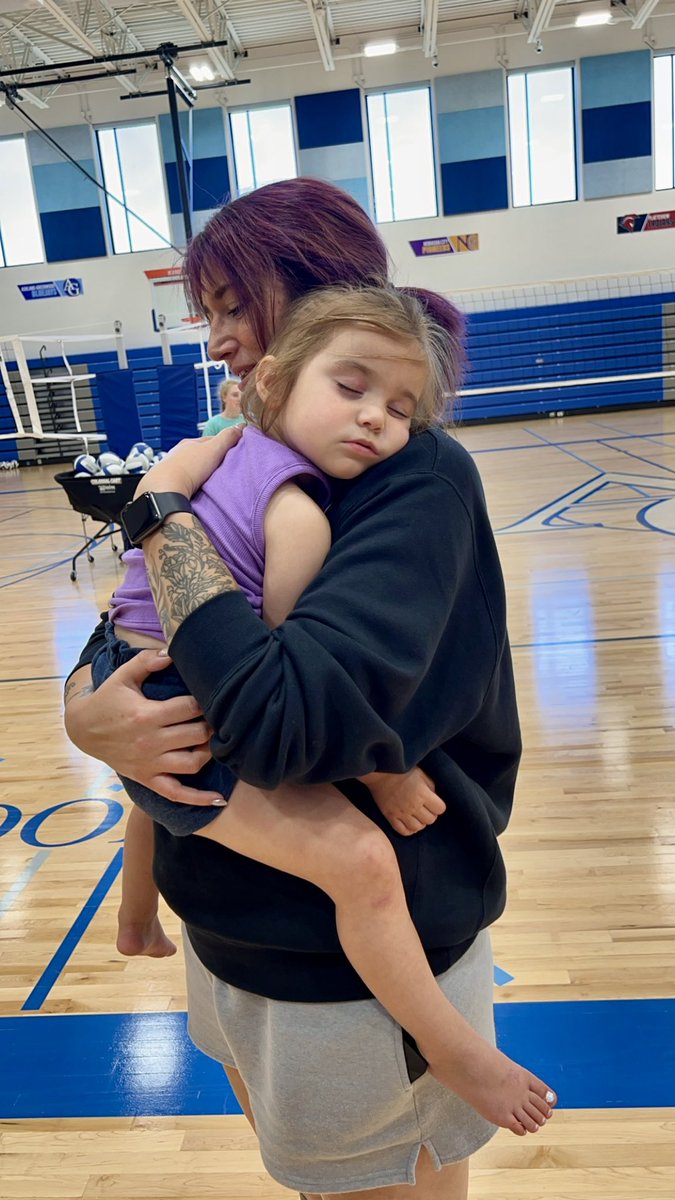CoachRiRobinson's tweet photo. @AGVBluejays #AGVolleyball 

#CampPassOuts 

😂🩵🏐 https://t.co/l8SPGAT5bS