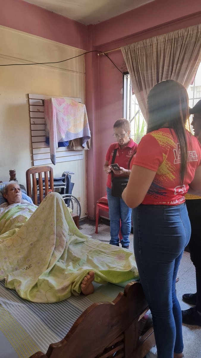 REDVZLA_OFICIAL's tweet photo. #infored|| Somos una empresa con sentido social en esta oportunidad se atendió a los abuelos que mas lo necesitan y no se pueden movilizar de su casa, para cumplir con la tarea dictada por el Presidente @NicolasMaduro en la Gran Misión Abuelos y Abuelas de la Patria. https://t.co/y6TNNxaEpX