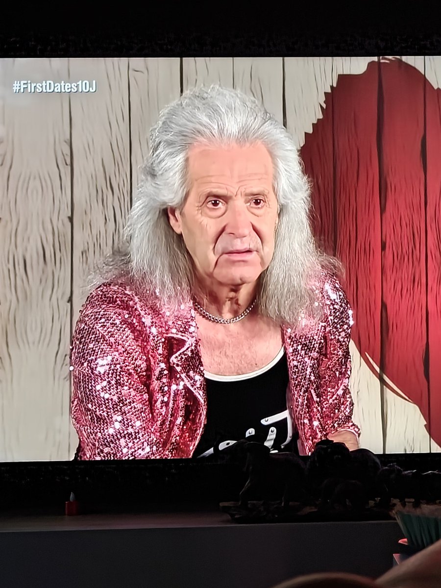 Mikelinha3's tweet photo. Hoy en @firstdates_tv Queen versión Aliexpress #FirstDates10J https://t.co/KGJmTyjV25