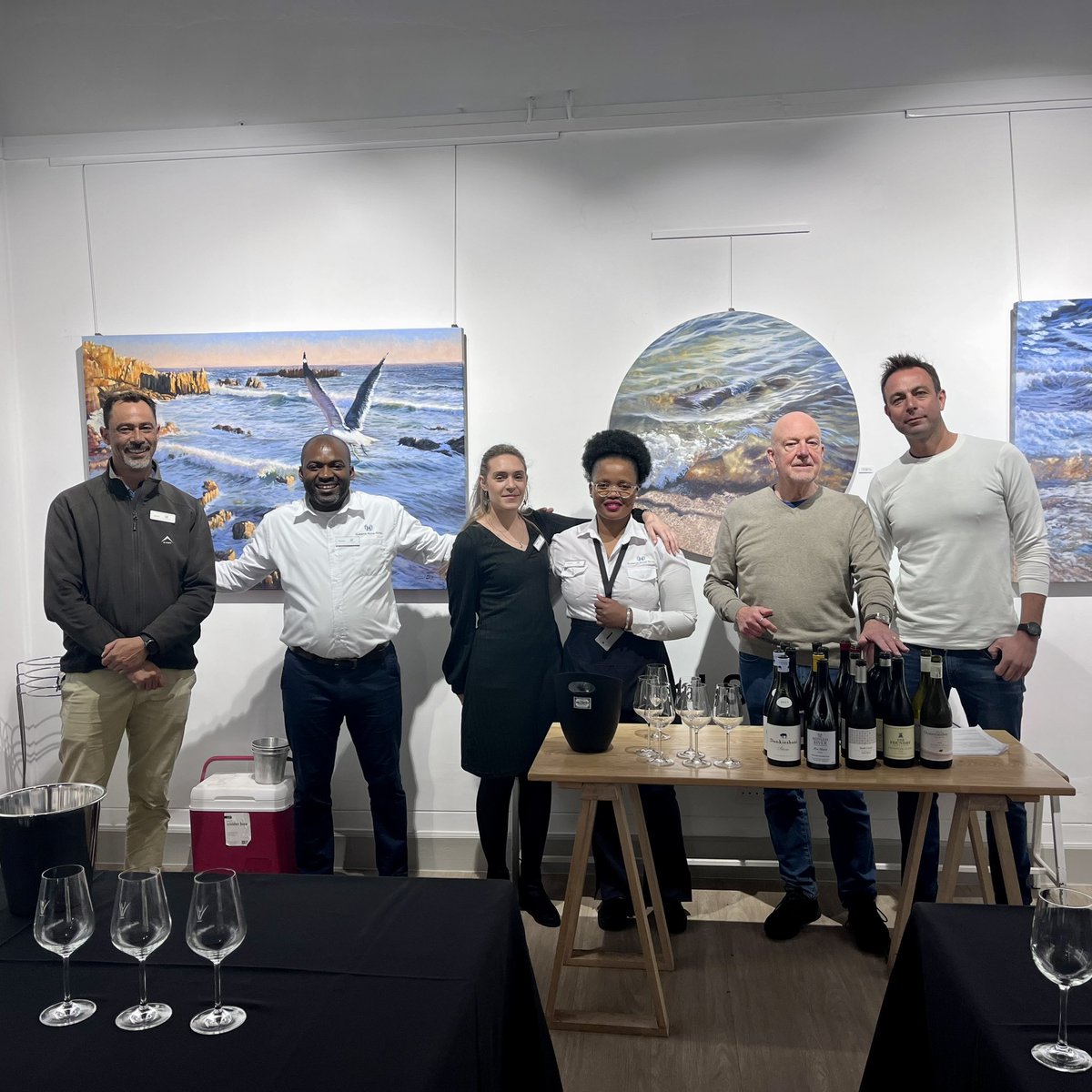 HermanusTourism's tweet photo. Hermanus FynArts Wines of Notes with winemaker Tertius Boshoff at Steve Jones and Carol Spencer’s gallery. #art #fynarts #stellenrust https://t.co/ws3S1EYfM0
