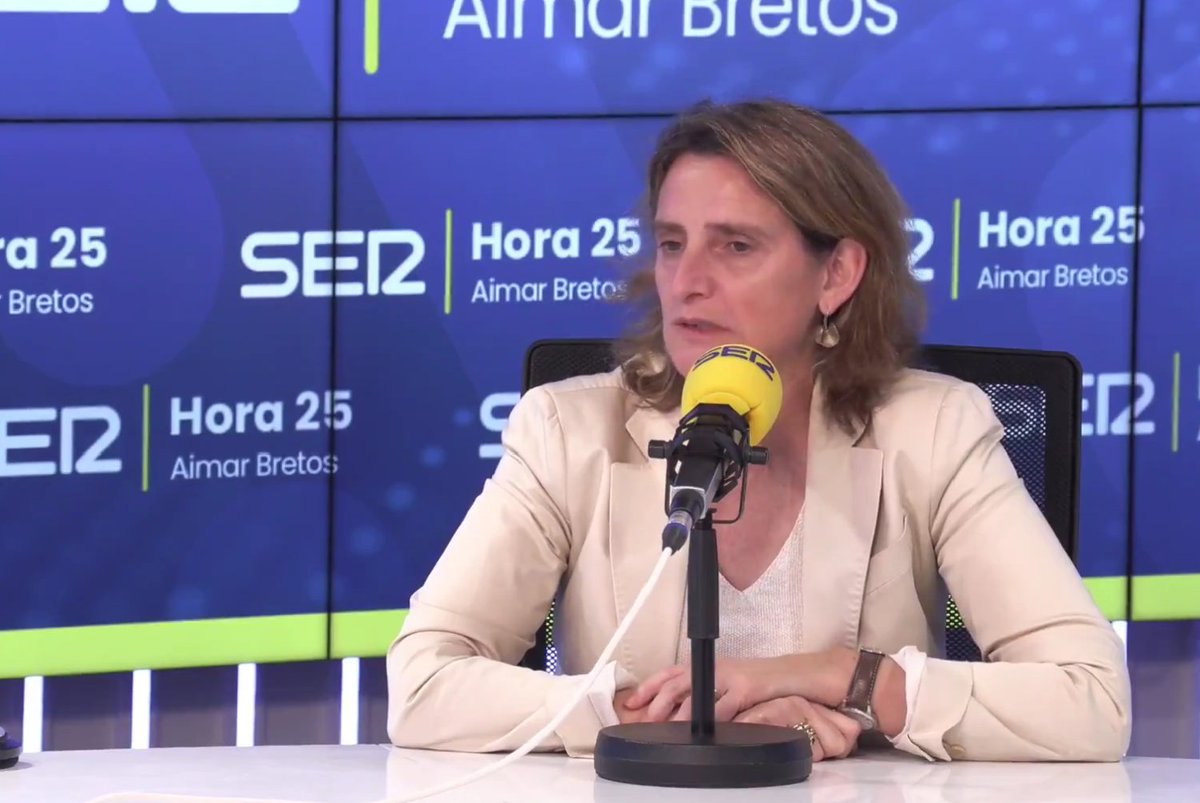 On <a href="/Hora25/">Hora 25</a>, the head of the Spanish Socialists' list, <a href="/Teresaribera/">Teresa Ribera</a>, confirms that she will *not* take her seat in the European Parliament and instead remain Spain's Deputy PM / Ecological Transition Minister until she is confirmed as a European Commissioner.