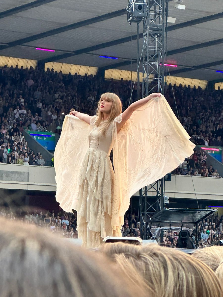 tayblessings's tweet photo. ANGEL

📸: @fizzlefer https://t.co/fh08PanEjJ