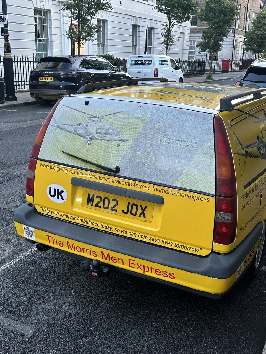 Jimmy_Hill's tweet photo. ‘Have you put the URL on the back of the car?’
‘Yup’
‘Nice short one like we agreed?’
‘Maybe…’ https://t.co/Dv053RVnPl