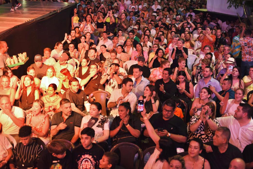 ElNegrovicto's tweet photo. ¡Las fiestas del Río en Montería este año fueron un rotundo éxito, y todo gracias al increíble trabajo del alcalde y su equipo! La ciudad se llenó de alegría, música y diversión, demostrando una vez más el espíritu de Unasolamonteria. ¡Gracias alcalde @kerguelenhugo ! https://t.co/C2JIj6SbVC