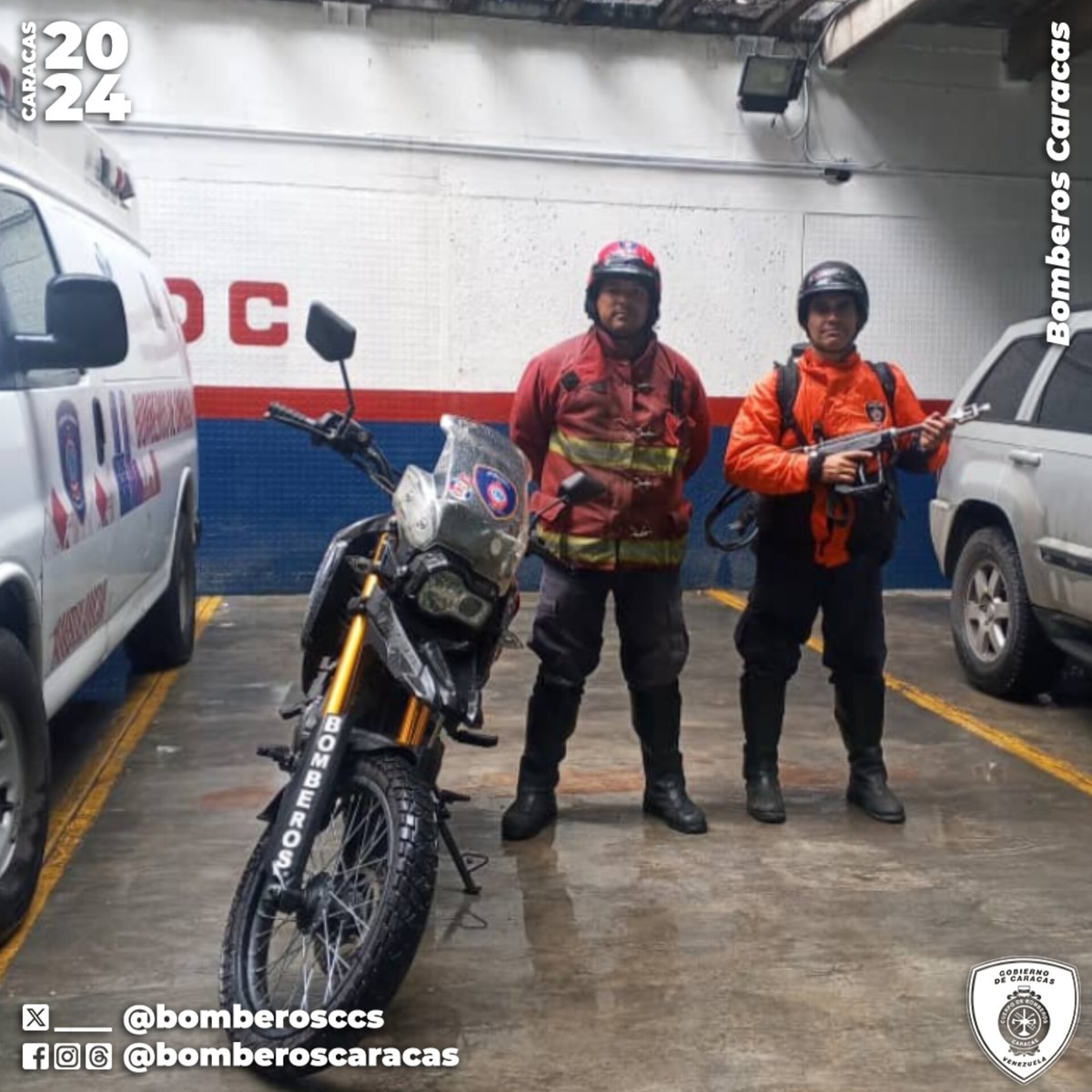 BomberosCcs's tweet photo. #10Junio Personal del Componente Motorizado #GRUMAE perteneciente al Cuerpo de @BomberosCcs realiza guardia de prevención en la P/San Agustín, complejo residencial Parque Central, donde se llevó a cabo Reinauguración y Entrega de la estación de #Bomberos de Parque Central. https://t.co/3pcZI6DqDP