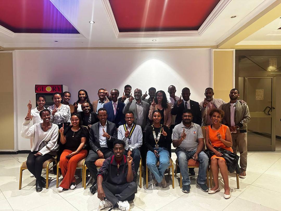 Rotary_ET's tweet photo. Today, the joint fellowship of RC Addis Ababa East and RC Finot, graced by amazing guest speaker Daniel Ayalew, delved into the transformative power of Neuro Linguistic Programming.

#ProudRotarians #BlessedAchievements https://t.co/9hrS8ykFZl