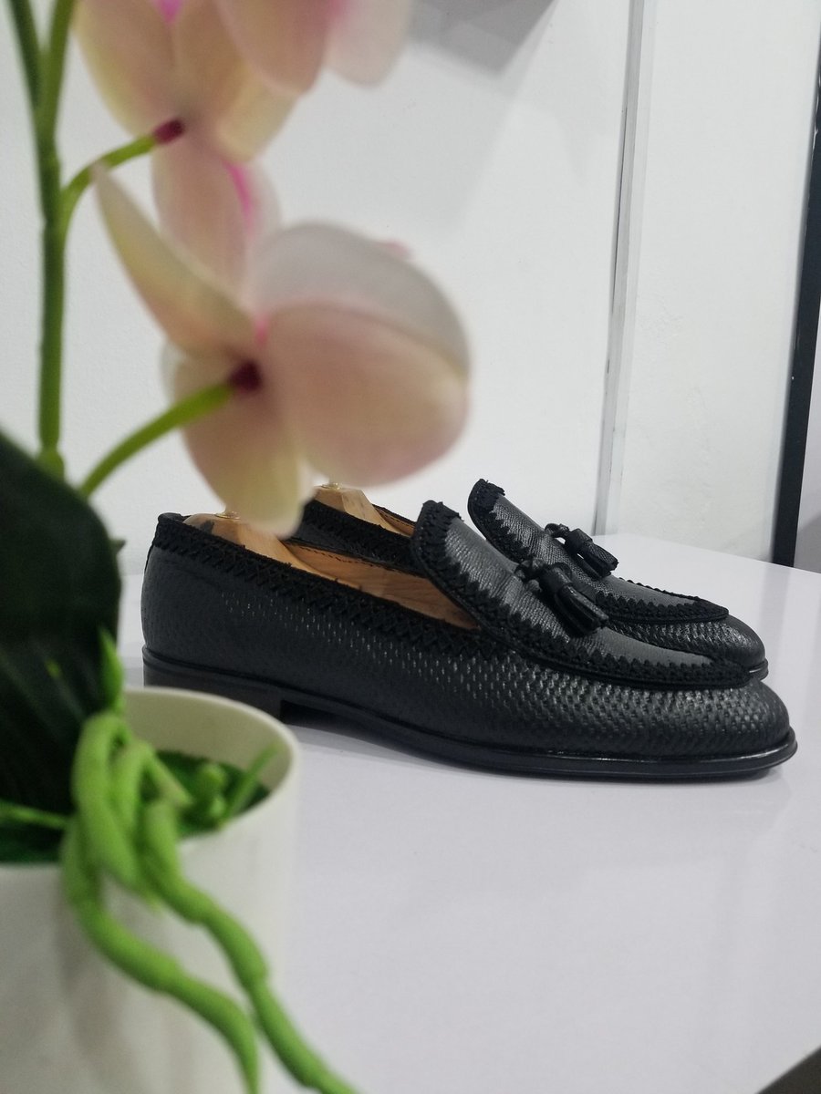 DreyLucent's tweet photo. Lace fringed loafers 
Available on order @InsideOsogbo 
Price: #30000 https://t.co/Rybf57Oe2O