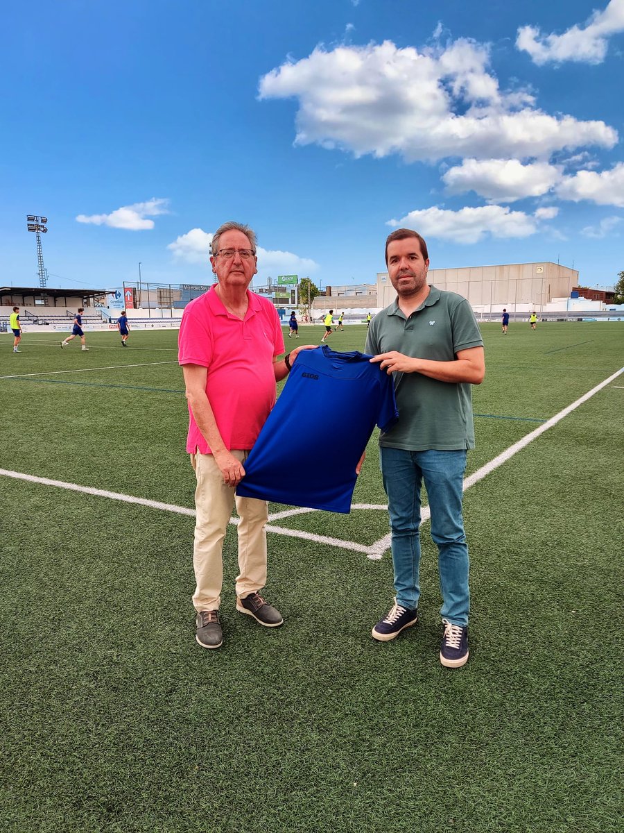 efmmsanjavier's tweet photo. #FILIALIDAD

La @efmmsanjavier y el @sanjaviercf cierran un acuerdo de filialidad entre ambos clubes para la temporada 24/25 con la intención de abrir y mejorar el camino a los chicos y chicas que acaben su etapa de formación en la escuela. https://t.co/zNwosBfGGB