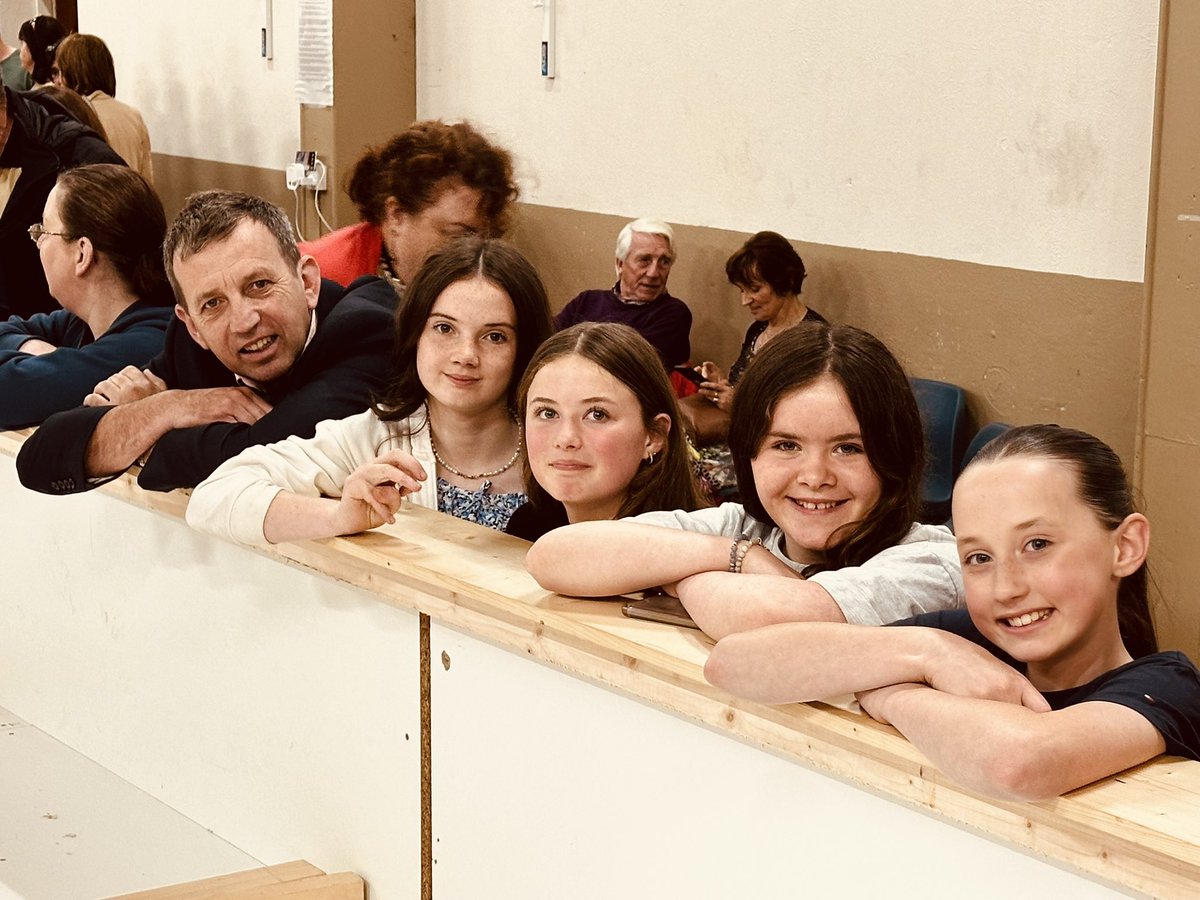 shannonsidenews's tweet photo. Sean Moylan and his little ladies all eagerly awaiting their daddy’s election to Roscommon CoCo
#cllrdaddy #roscommon #County #boyle #shannonsidefm #LE24 https://t.co/MLD1I4D5Pg
