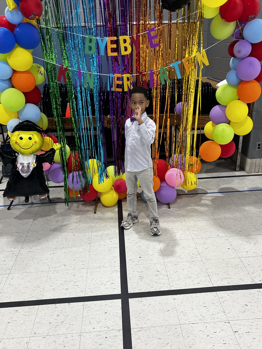 TRAPGURLDAII's tweet image. big graduate !! 🎓🥳 to 1st grade we go !! 📚✏️ #proudmomma