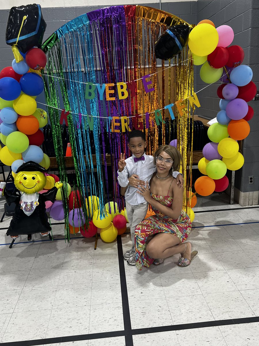 TRAPGURLDAII's tweet image. big graduate !! 🎓🥳 to 1st grade we go !! 📚✏️ #proudmomma