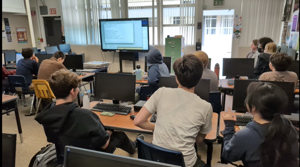 kickrg's tweet photo. #PostAPProjects started right with class creation, Web graphic animated display to illustrate engine efficiency calculations, a #Karaoke machine using threads, and a classic recreation of #Breakout #APCSA @csteachersorg @CSforCA @CSforALL @CSTAGLA @CSForIL @a2zk12cs @cs4allcps https://t.co/TG1zP2ZzUv