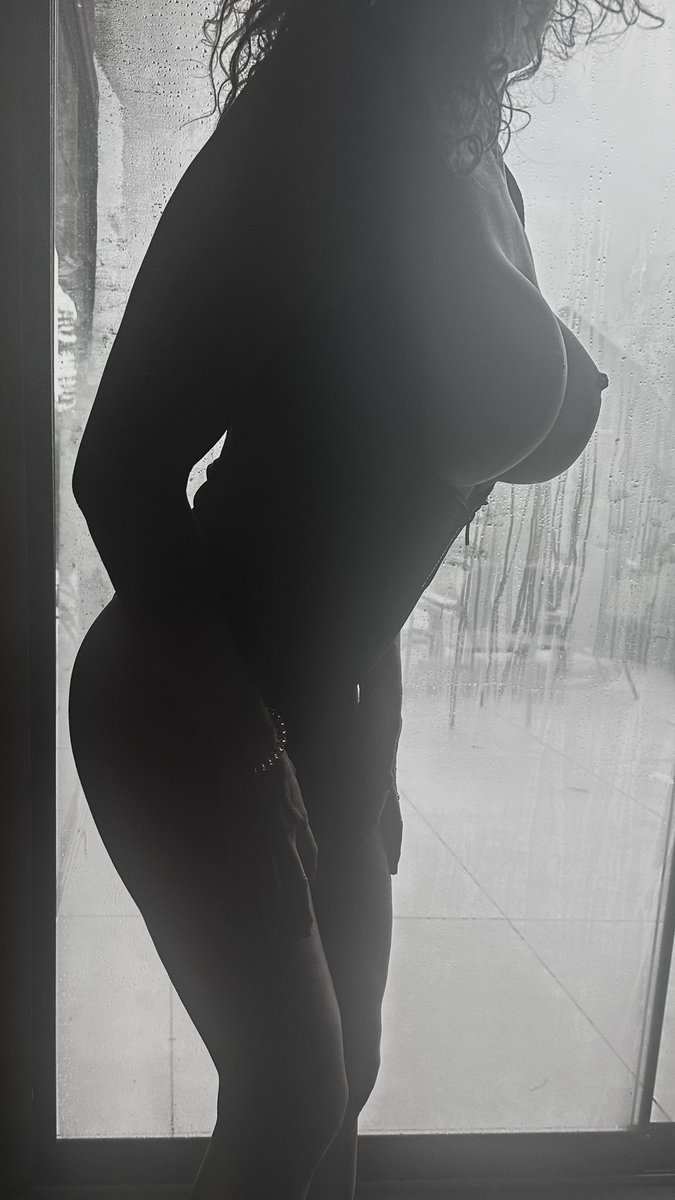 lovedoing10's tweet photo. It's getting hot in here... 🔥💦 https://t.co/QlpEyOlNcX