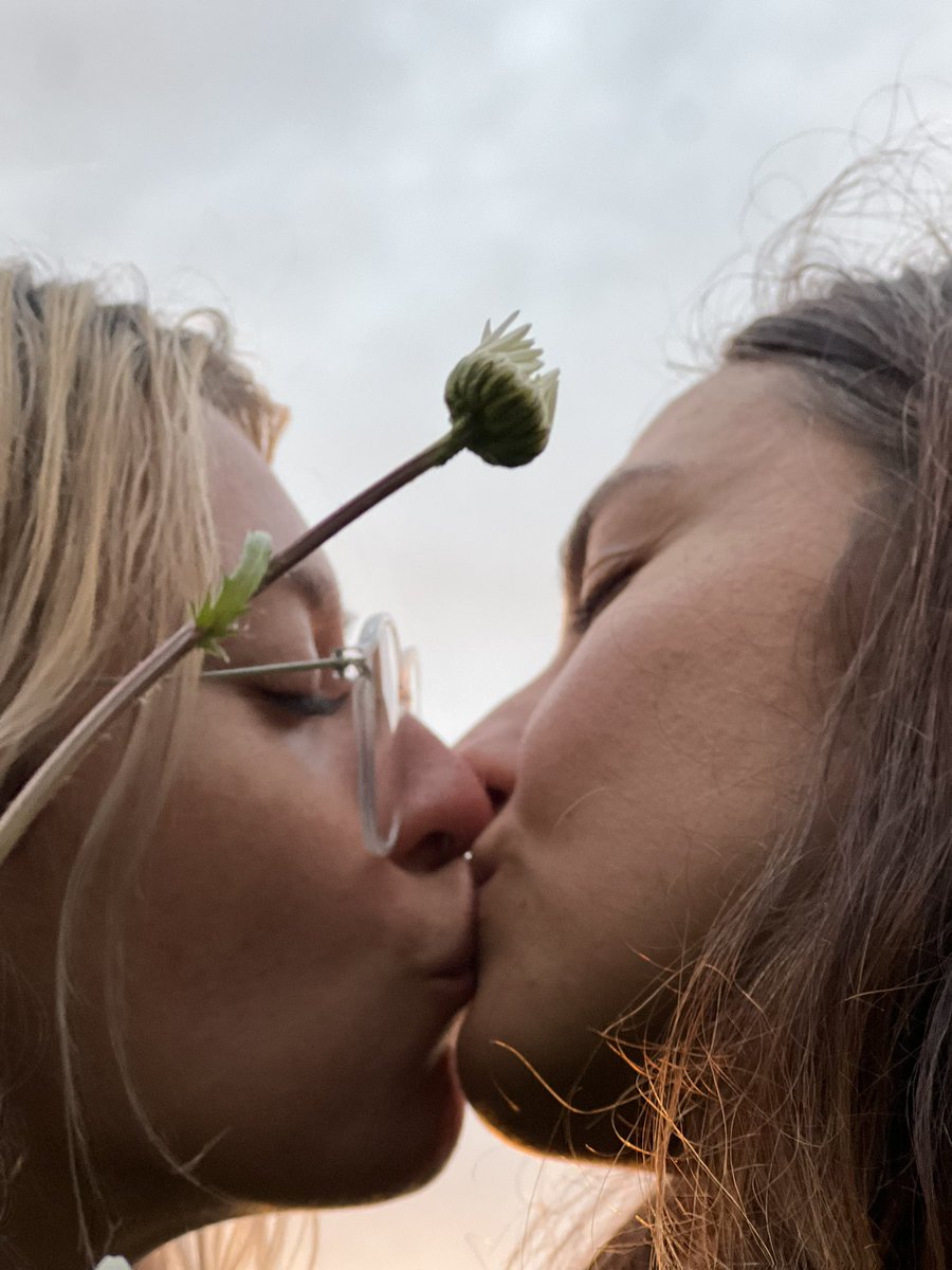 Chrissy Chambers ✨🏳️‍🌈 tweet media