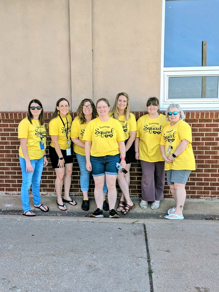 RaquelWilcox8's tweet photo. #SummerSchool with these sun-shining group of teachers (several not represented in the photo). https://t.co/BPPZAu7tv8