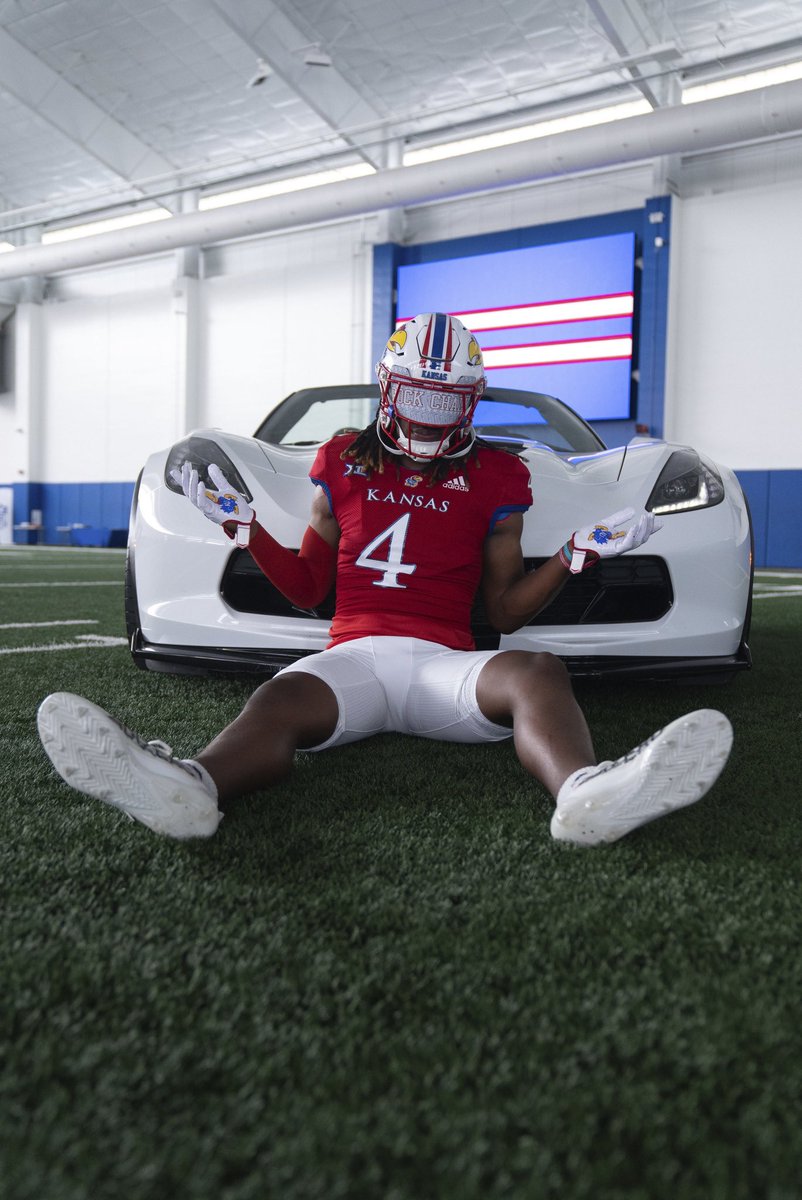 Brysonwill04's tweet photo. Had a great OV this weekend at Kansas. Thank you @KU_Football for the hospitality and great time. #rockchalk https://t.co/EHaeYMb6Cf