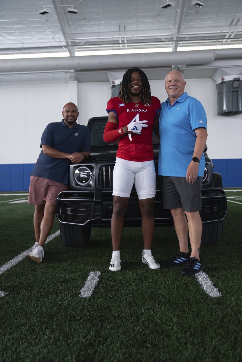 Brysonwill04's tweet photo. Had a great OV this weekend at Kansas. Thank you @KU_Football for the hospitality and great time. #rockchalk https://t.co/EHaeYMb6Cf