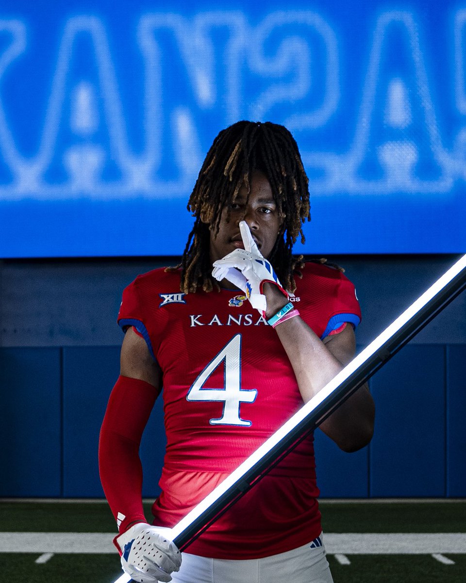 Brysonwill04's tweet photo. Had a great OV this weekend at Kansas. Thank you @KU_Football for the hospitality and great time. #rockchalk https://t.co/EHaeYMb6Cf