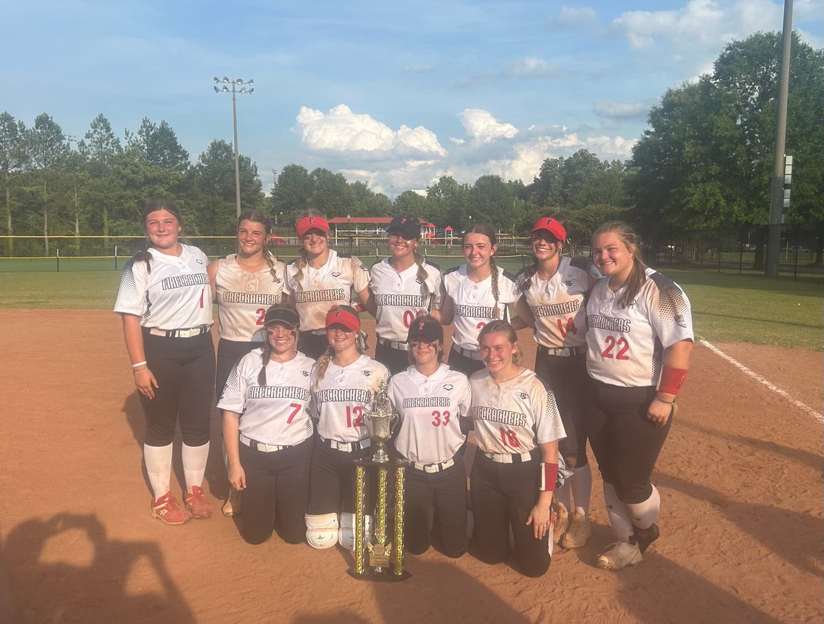 ChloeLeahy14's tweet image. My team and I the best tournament this weekend in Dalton, GA at the Owl City Showcase. Winning in the champion ship AND hitting my first HOME-RUN!! Such an awesome team I am on!! 
BA- .444
OBP-.500
RBI-4
R-7
@firecrackers26 #FCFF