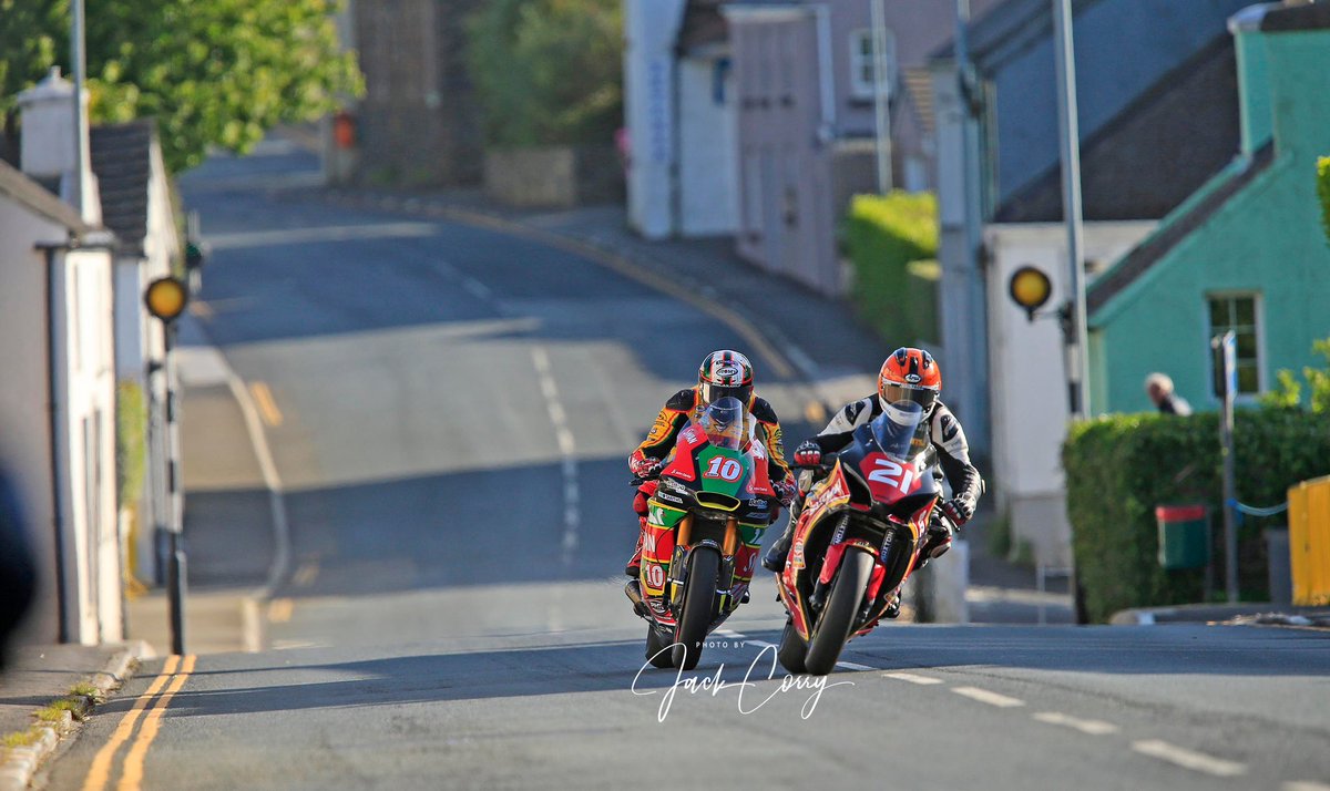 arai45's tweet photo. I went to Kirkmichael one evening just to get the true atmosphere of the TT, and James Hind, who impressed me this year, powers up the inside of Peter Kickman, albeit on two different class of bikes. Road racing at its best🏁#keepingerlit https://t.co/Sa2g5eE4Fp