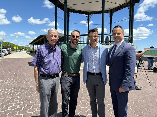 Revere311's tweet photo. Today @WhipKClark , Reps. @JessicaGiannino &amp;
Jeff Turco, elected officials, Mayor Keefe, @MassDCR @BrianArrigoDCR &amp; @savetheharbor unveiled the scorecard for water quality at @RevereBeach1896 . #Reverebeach is one of the cleanest in the region and it has been for years.
#MApoli https://t.co/e8zPhuHVlj