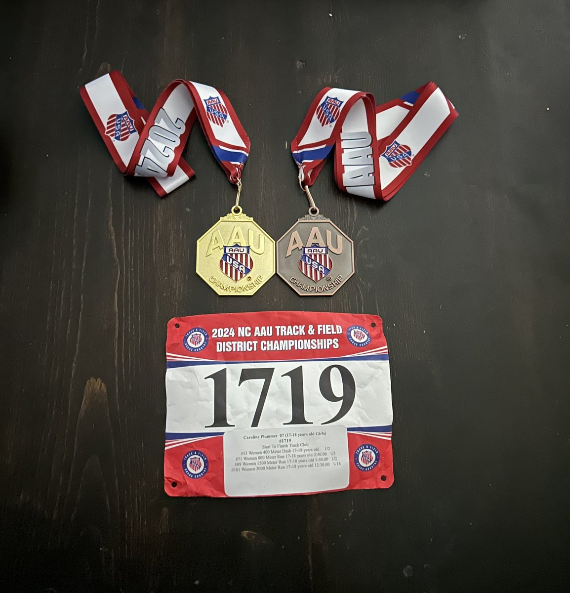 CarolinePlumme5's tweet photo. AAU Districts this past weekend was a success! I qualified for regional for 3/4 events at the end of month with some huge PRs! https://t.co/82BxMVN5iC