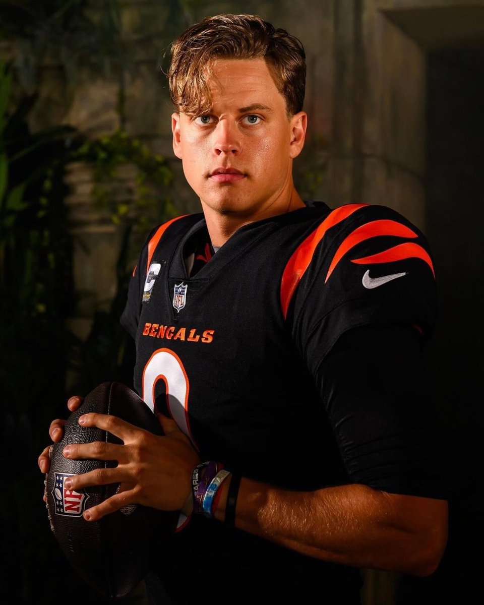 NFLonPrime's tweet photo. Joe Cool 🥶 

📸: @Bengals https://t.co/DJLw6obUoM