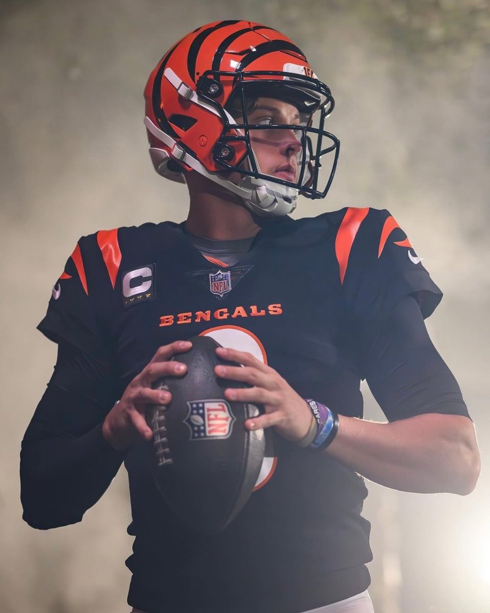 NFLonPrime's tweet photo. Joe Cool 🥶 

📸: @Bengals https://t.co/DJLw6obUoM