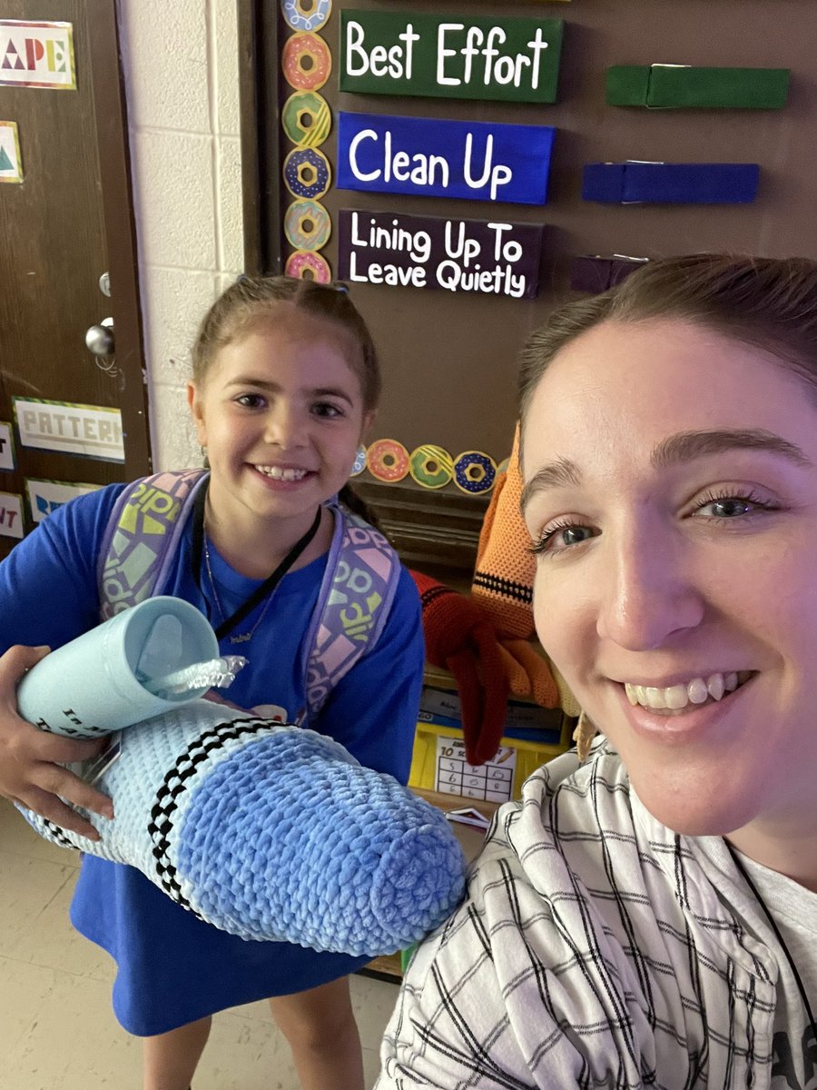 FulmarArt's tweet photo. Safe to say my Art Teacher for the Day was amazing! The best helper!! @FulmarsFinest https://t.co/EiPBrNbeMm