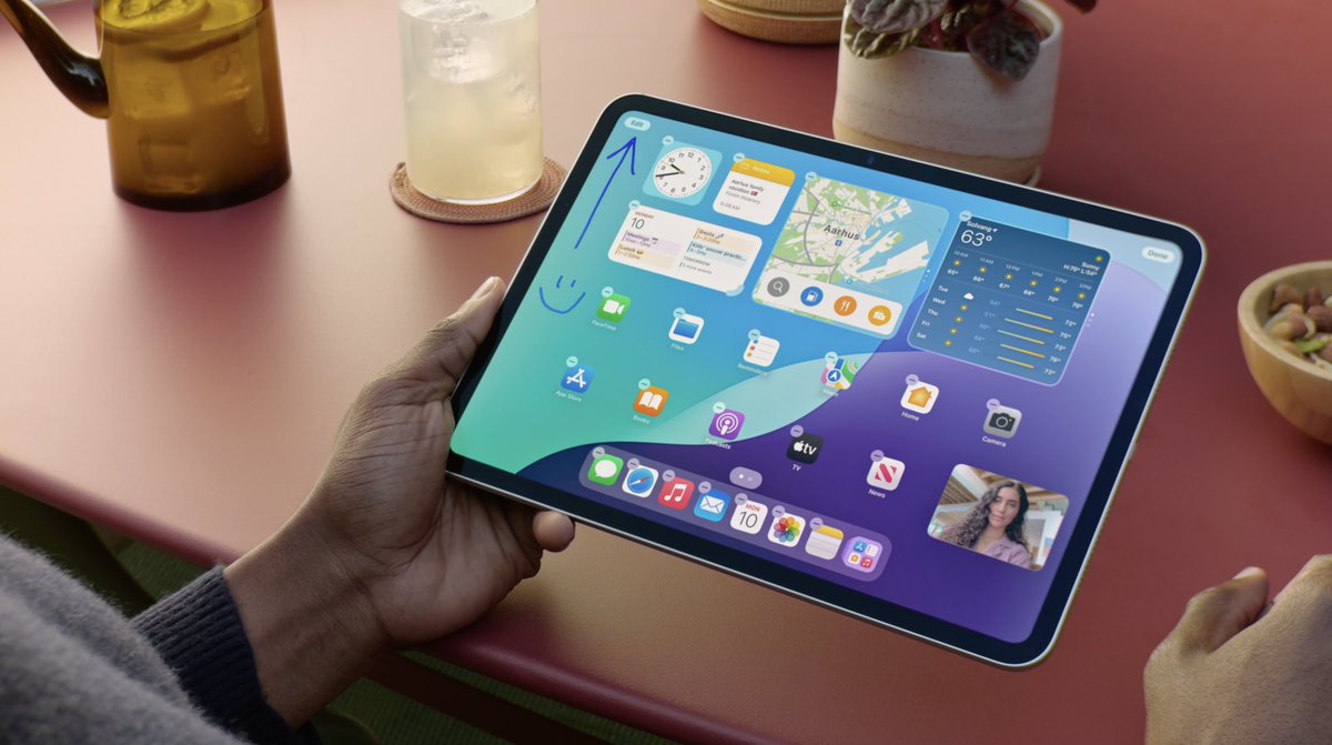 HAPPLEU's tweet photo. iPadOS 18:

- אותם עדכונים להתאמה ועיצוב אישי למסך הבית ולוח הבקרה כמו ב-iOS 18
- סרגל כרטיסיות צף עם אפשרויות התאמה אישית.
- שיתוף מסך בשיחת וידאו עם ציור חי, ויכולת לתת שליטה מרחוק.
- אפליקצית מחשבון מתקדמת.
- Smart Script ליפות את כתב היד.

#ipadOS #WWDC24 https://t.co/upOtHHyVeH