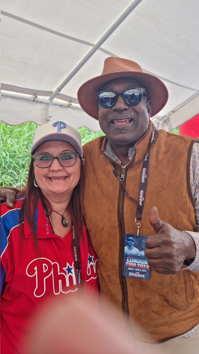 1dizzybird's tweet photo. @PhandemicKrew @Phillies @markswfc A fantastic experience thank you so much and a honor to meet sarge and try on his ring https://t.co/KzHHFW9J8N
