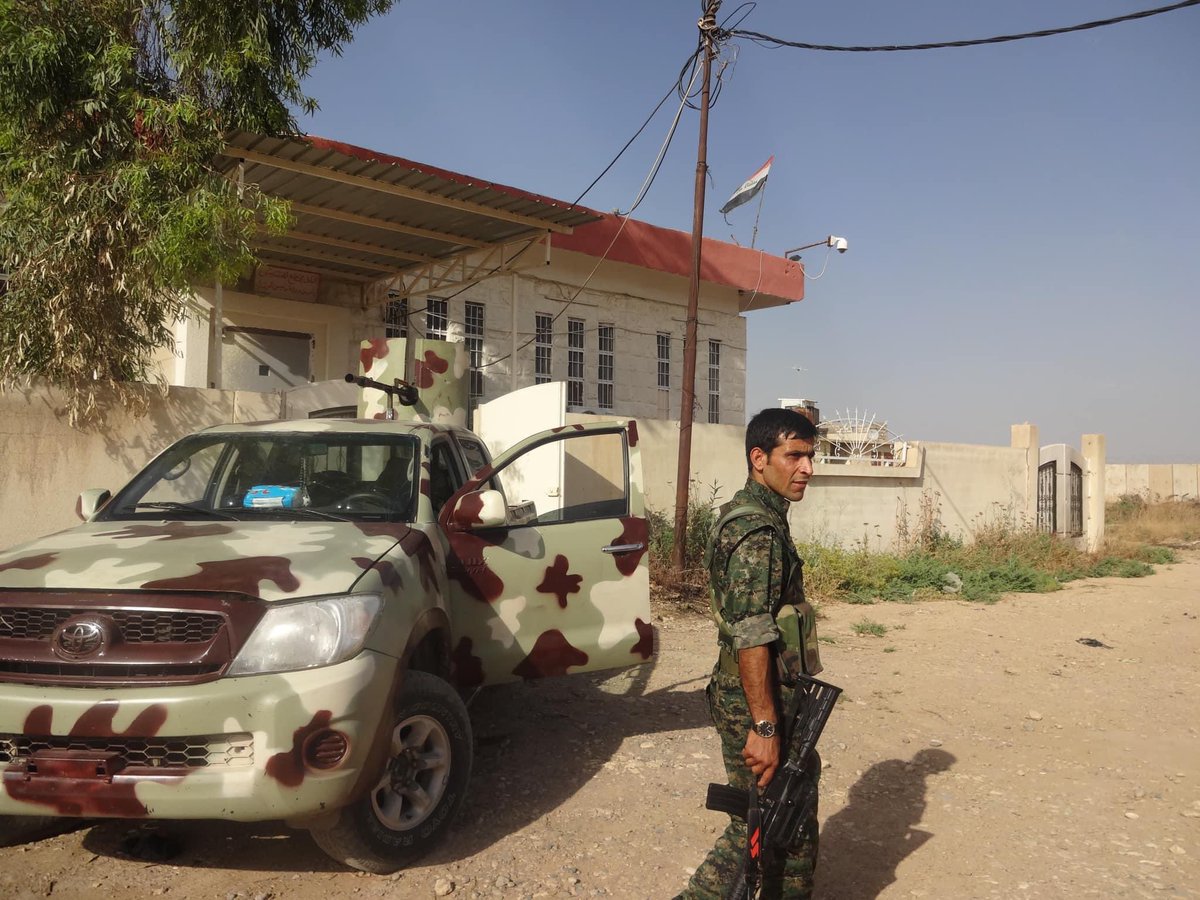PolatCanRojava's tweet photo. Ten years ago on this day June 10 2014, tens of thousands of Iraqi soldiers, police and officers fled, leaving their weapons, ammunition, armored vehicles, headquarters and positions behind. We had to cross the border and take control of those areas to prevent ISIS from entering. https://t.co/cAKsQRa10U