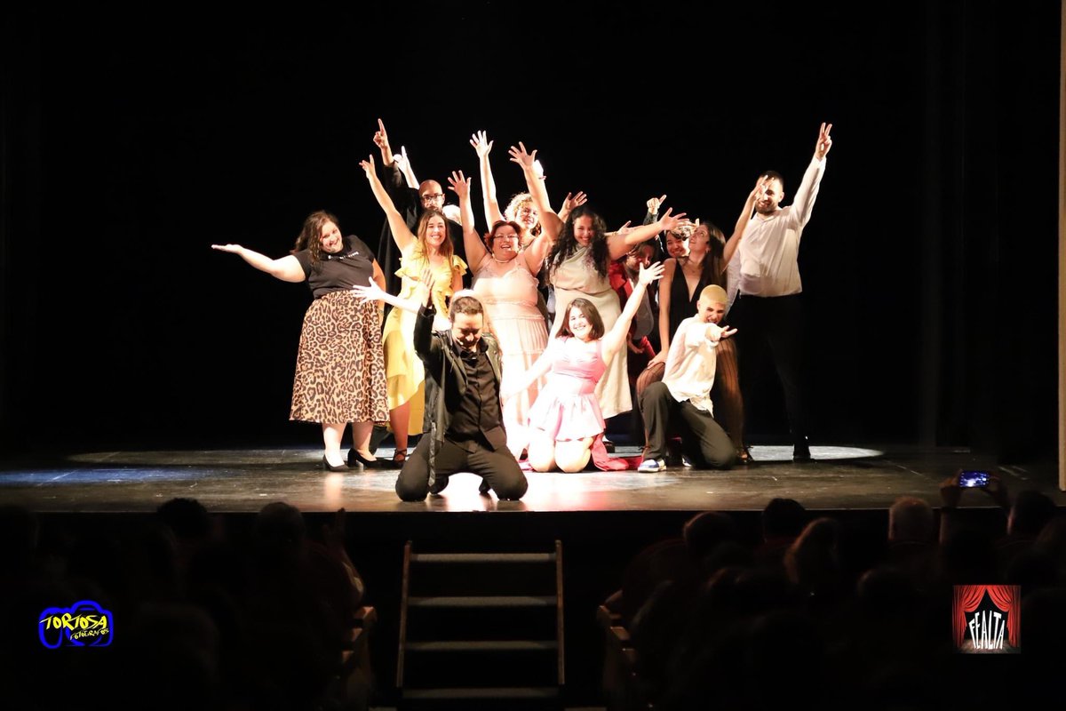 El pasado miércoles 05 de Junio, la compañía <a href="/Aedeateatro/">Aedea Teatro</a> puso sobre las tablas del Teatro Apolo, su obra "La gran noche de los musicales".

Ante un Teatro a rebosar de público, este joven grupo hizo las delicias de los asistentes.

#Almeria #Teatro #PETA #Aficionado #Fealta