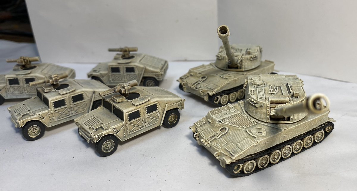 PaintsDb's tweet photo. Also got some M109’s & Humvee’s with TOWs done as well. There are three 109’s but I dropped one breaking the barrel so it’s being stuck back on!!
#tramyankee #modernwargaming #coldwarwargaming #15mmarmour https://t.co/ps1AmUw1a5